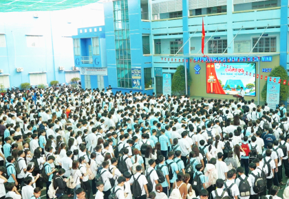TRƯỜNG CAO ĐẲNG CÔNG NGHỆ TP. HCM TỔ CHỨC CHÀO CỜ ĐẦU THÁNG 10