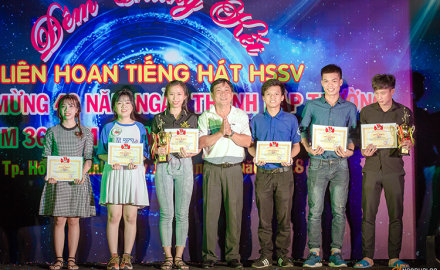 Liên hoan tiếng hát học sinh sinh viên Chào mừng 40 năm thành lập Trường và 36 năm Ngày nhà Giáo Việt Nam 20/11
