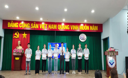 Chương trình trao học bổng học kỳ 2 năm học 2021-2022