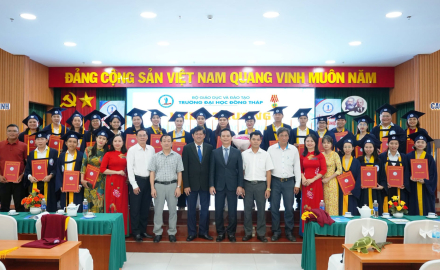 LỄ TRAO BẰNG TỐT NGHIỆP ĐẠI HỌC TỪ XA LIÊN KẾT GIỮA HCT VÀ TRƯỜNG ĐẠI HỌC ĐỒNG THÁP