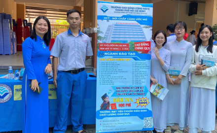 HCT tư vấn hướng nghiệp cho học sinh khối 12 tại Trường THPT Bình Chiểu