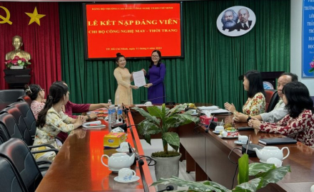 CHI BỘ CÔNG NGHỆ MAY – THỜI TRANG  KẾT NẠP ĐẢNG VIÊN LÀ SINH VIÊN