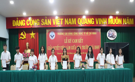 HCT – Lễ ký cam kết giải quyết việc làm giữa Nhà trường và Học sinh – Sinh viên
