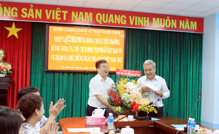 Lãnh đạo Tập đoàn Dệt may Việt Nam thăm, chúc mừng Thầy Cô Trường Cao đẳng Kinh tế – Kỹ thuật Vinatex TP.Hồ Chí Minh