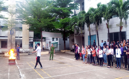 Tập huấn diễn tập  phòng cháy, chữa cháy và cứu nạn cứu hộ năm 2019 cho HSSV Trường cao đẳng Kinh tế – Kỹ thuật Vinatex TP.HCM