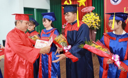 HCT-Trường Cao đẳng Công nghệ TP Hồ Chí Minh tổ chức Lễ bế giảng và trao bằng kỹ sư/cử nhân thực hành năm 2022 cho sinh viên khóa học 2019 – 2022
