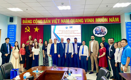 Chào mừng cựu Bộ trưởng Bộ giáo dục, cựu Bộ trưởng Bộ thương mại đầu tư Australia đến thăm và làm việc tại trường Cao đẳng Công nghệ TP.HCM
