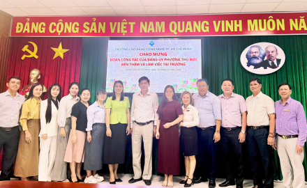 ĐẢNG ỦY PHƯỜNG THỦ ĐỨC THĂM, LÀM VIỆC VÀ PHÊ DUYỆT CHƯƠNG TRÌNH CÔNG TÁC NĂM 2026 CỦA ĐẢNG ỦY TRƯỜNG CAO ĐẲNG CÔNG NGHỆ TP. HỒ CHÍ MINH